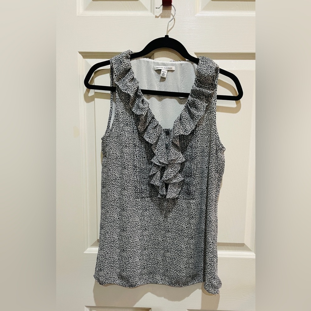 Banana Republic black and white leopard sleeveless top 6p (petite)